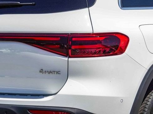 Used 2024 Mercedes-Benz EQB 300 4MATIC image 8