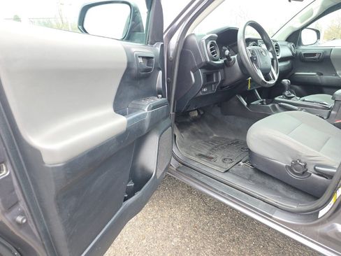 Certified 2016 Toyota Tacoma SR image 12