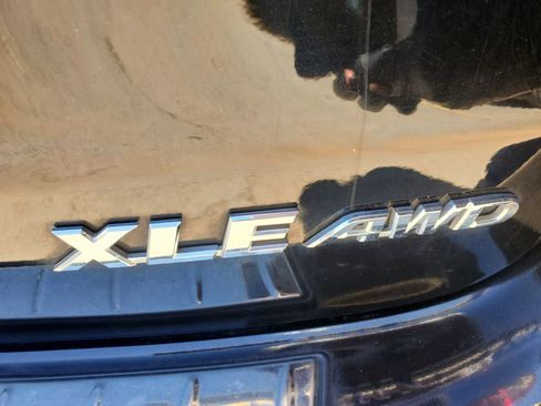 Used 2019 Toyota Highlander XLE AWD/4WD image 4