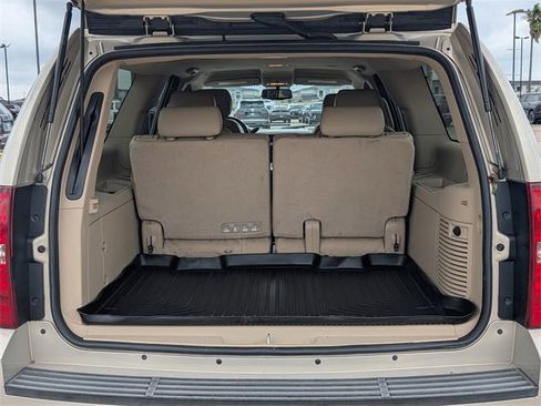 Used 2011 Chevrolet Suburban LT w/ Luxury Package image 24