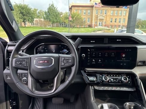 Used 2024 GMC Sierra 2500 AT4 w/ AT4 Premium Plus Package image 17