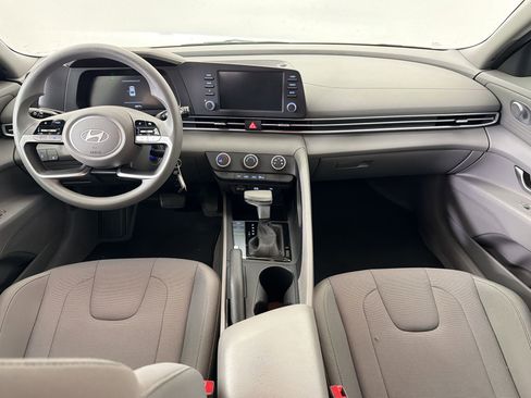 Used 2025 Hyundai Elantra SE image 16