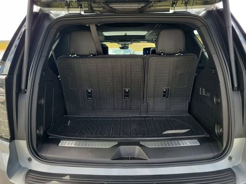 Used 2025 Chevrolet Tahoe Premier AWD/4WD image 25