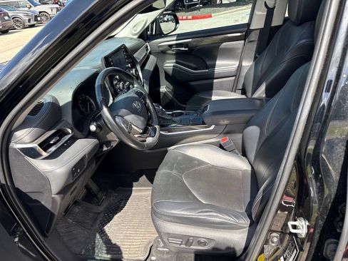Used 2020 Toyota Highlander Limited FWD image 18
