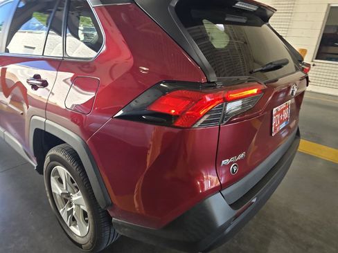 Used 2020 Toyota RAV4 XLE image 19
