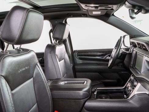 Used 2023 GMC Yukon XL Denali AWD/4WD image 31