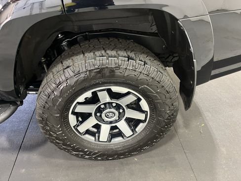 Used 2022 Toyota 4Runner TRD Off-Road AWD/4WD image 28