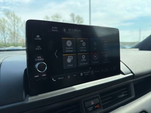 Used 2023 Honda Pilot TrailSport image 33