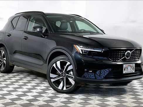 Used 2024 Volvo XC40 B5 Ultimate w/ Protection Package Premier AWD/4WD image 12