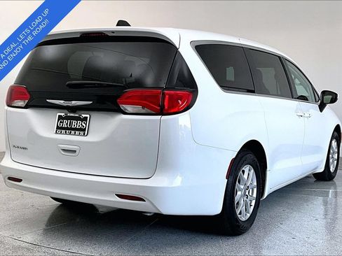 Used 2023 Chrysler Voyager LX FWD image 2