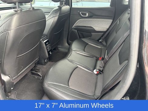 Used 2024 Jeep Compass Latitude AWD/4WD image 9