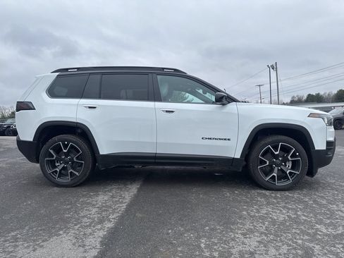 Used 2026 Jeep Cherokee Overland w/ Trailer Tow Group AWD/4WD image 2