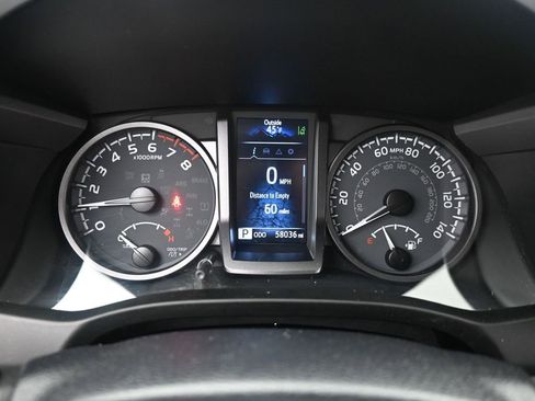 Used 2022 Toyota Tacoma TRD Off-Road image 19