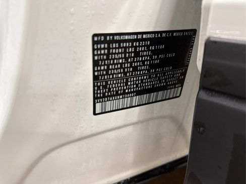 Used 2022 Volkswagen Tiguan SE image 17