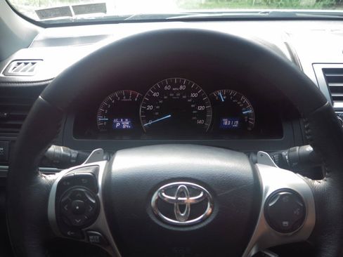 Used 2013 Toyota Camry SE FWD image 8