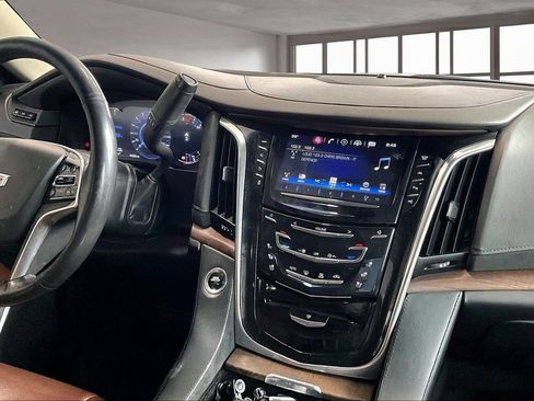 Used 2019 Cadillac Escalade Premium Luxury image 7