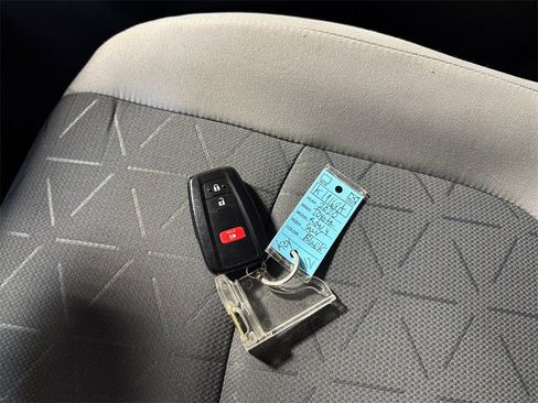 Used 2020 Toyota RAV4 XLE image 32