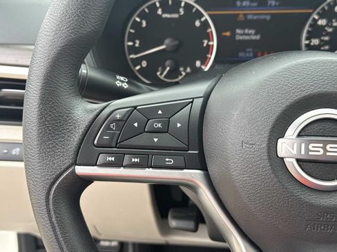 Used 2023 Nissan Altima 2.5 SV FWD image 22