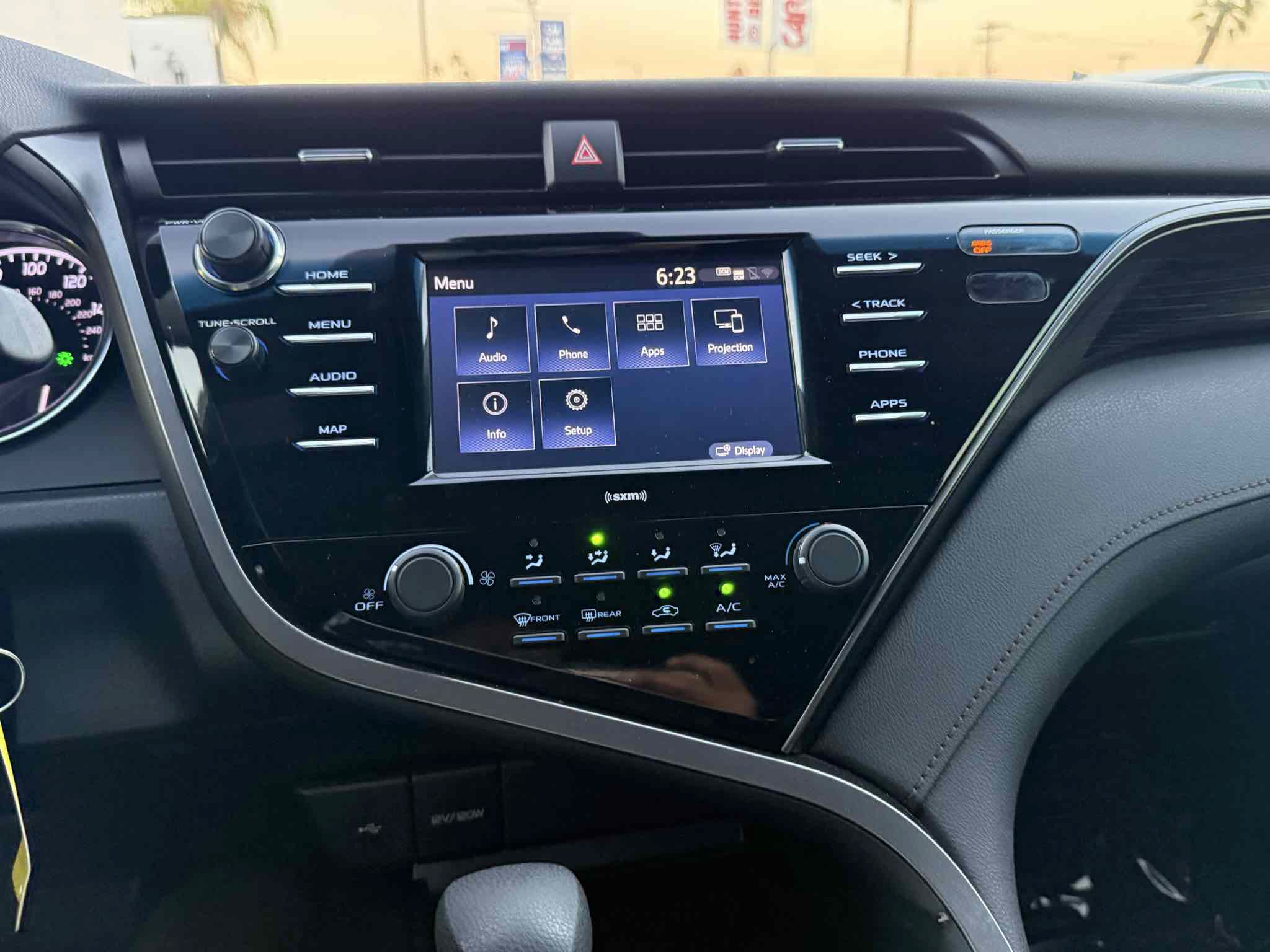 Used 2020 Toyota Camry LE w/ Carpet Mat Package FWD image 28