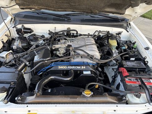 Used 2000 Toyota 4Runner Limited RWD image 28