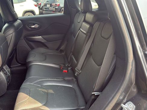 Used 2019 Jeep Cherokee Limited w/ Luxury Group AWD/4WD image 43