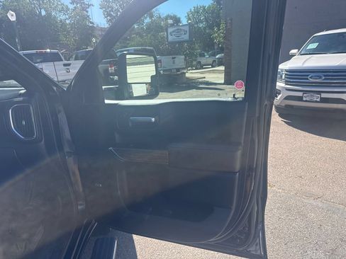 Used 2020 Chevrolet Silverado 1500 High Country w/ Technology Package AWD/4WD image 17