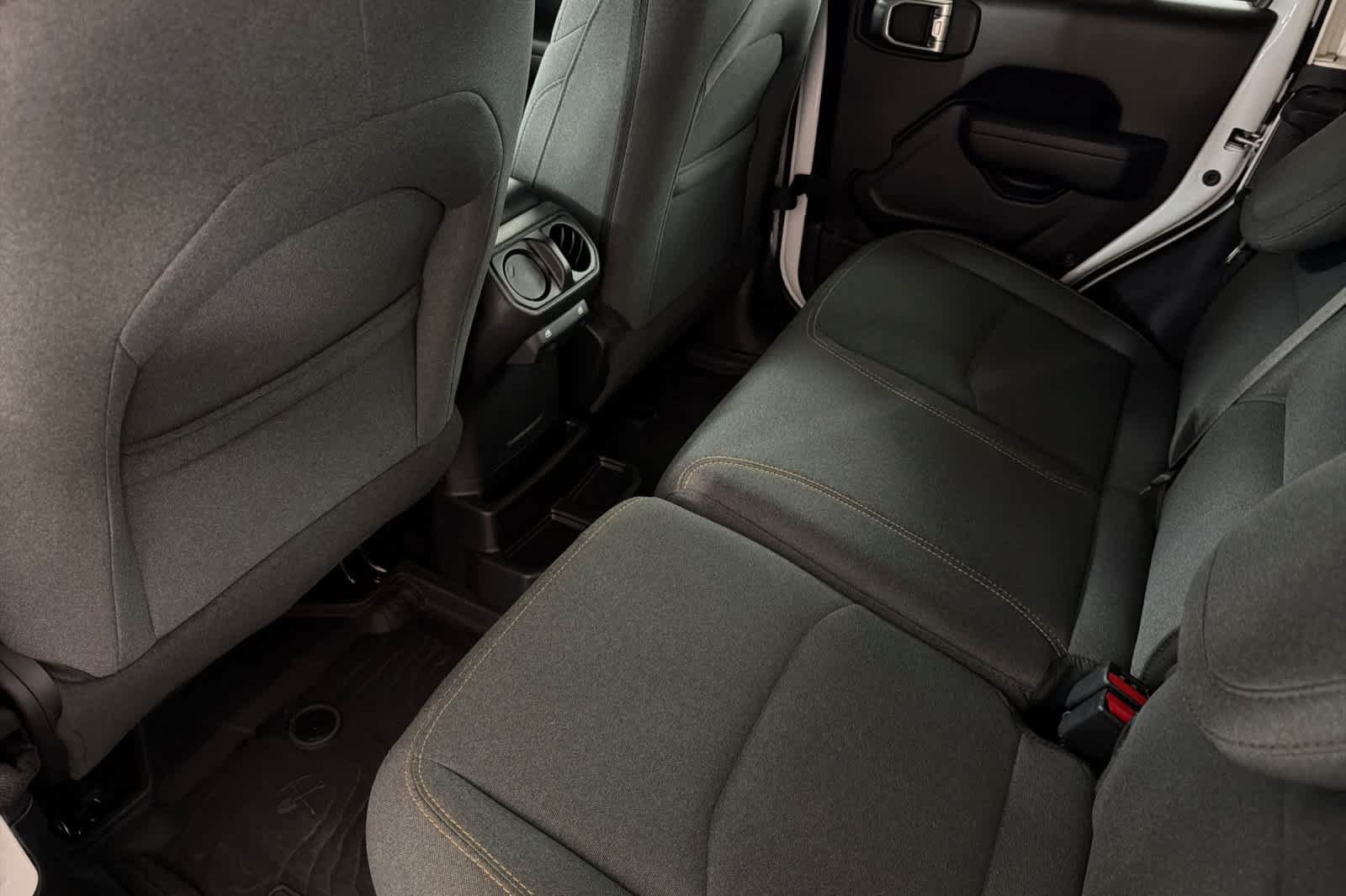 Used 2024 Jeep Wrangler Unlimited AWD/4WD image 4