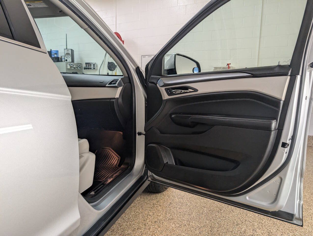 Used 2015 Cadillac SRX FWD image 19