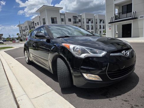 Used 2014 Hyundai Veloster w/ Style Package 02 FWD image 4