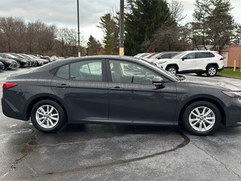 Used 2025 Toyota Camry LE image 28