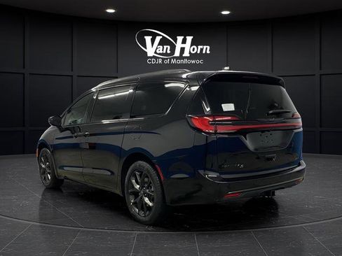 New 2026 Chrysler Pacifica Limited w/ S Appearance Package AWD/4WD image 3