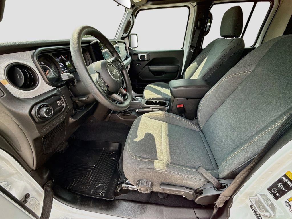 Used 2025 Jeep Gladiator Sport AWD/4WD image 21