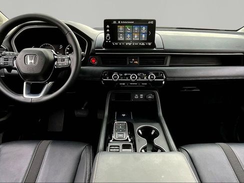 Used 2025 Honda Pilot EX-L image 8