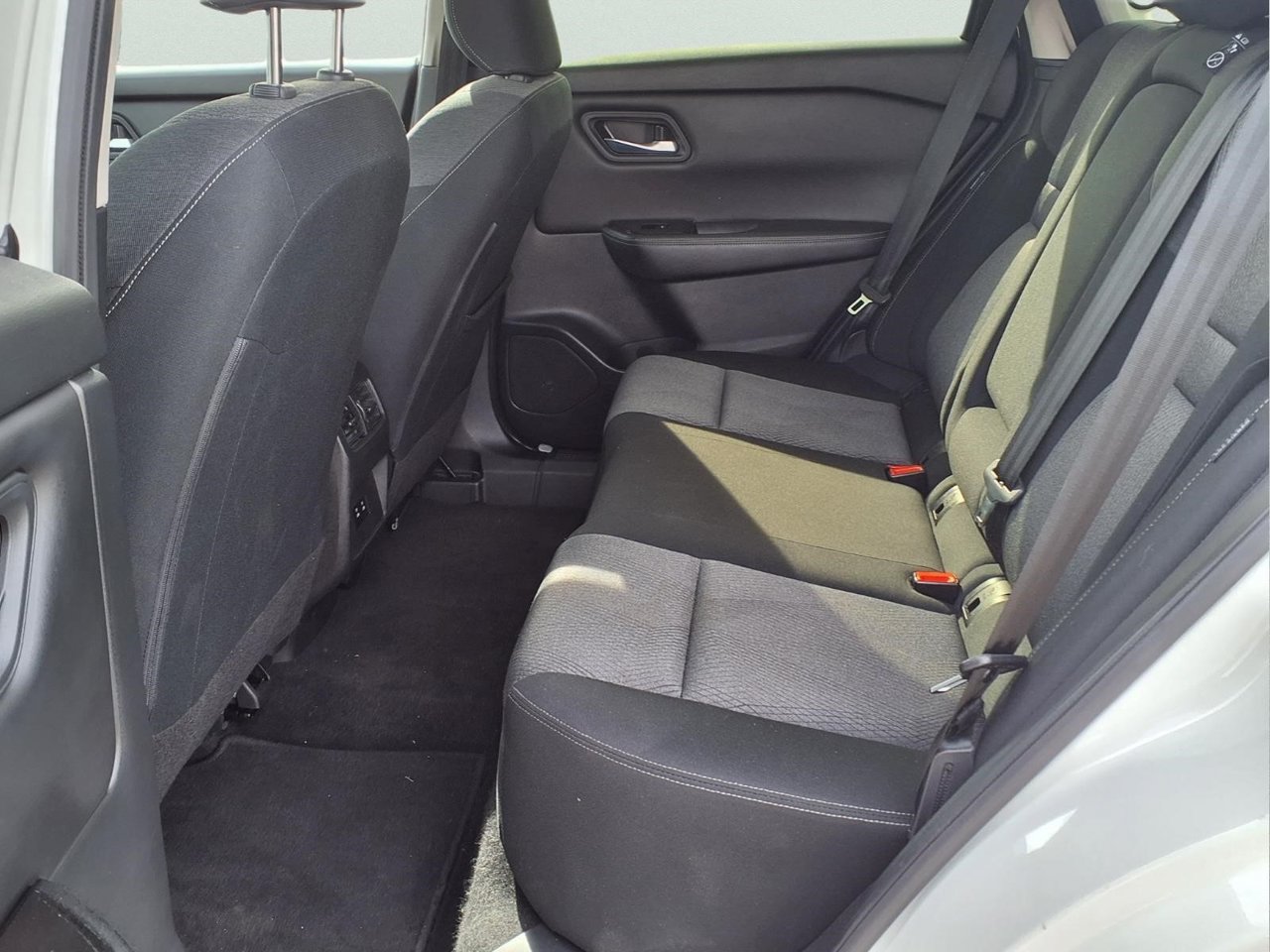 Used 2024 Nissan Rogue SV FWD image 9