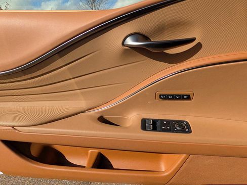 Used 2022 Lexus LC 500 Convertible image 19