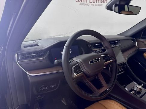New 2025 Jeep Grand Cherokee Summit w/ Obsidian Package image 9