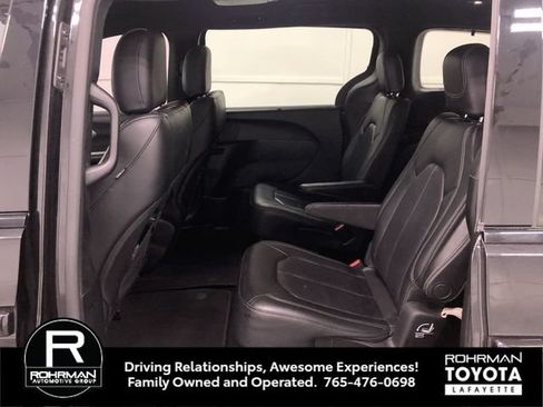 Used 2019 Chrysler Pacifica Touring-L w/ S Appearance Package FWD image 26