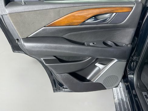 Used 2018 Cadillac Escalade Luxury image 25