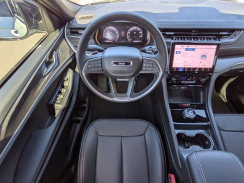 New 2025 Jeep Grand Cherokee L Limited w/ Luxury Tech Group II RWD image 17