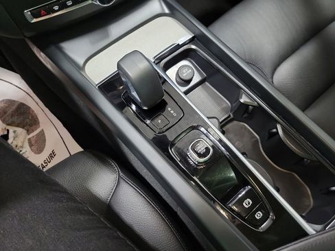 Used 2025 Volvo XC60 B5 Plus image 31