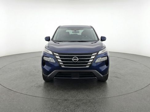 Used 2025 Nissan Rogue SV image 2