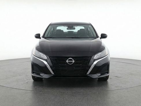 Used 2025 Nissan Altima 2.5 SV FWD image 2
