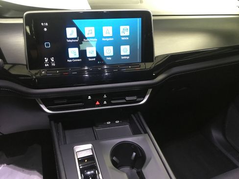 Used 2024 Volkswagen Atlas Cross Sport SE image 16