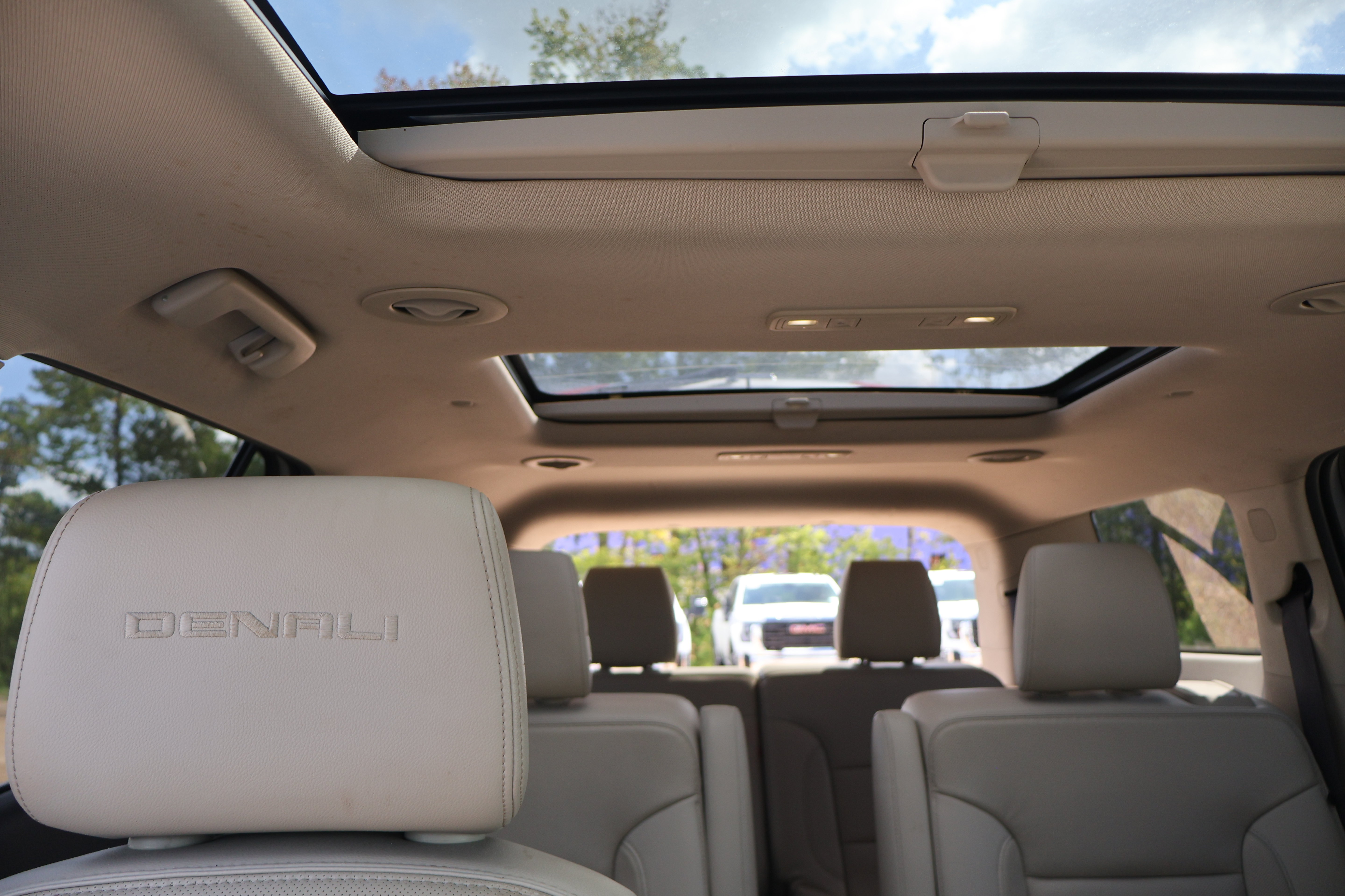 Used 2019 GMC Acadia Denali w/ Technology Package FWD image 24