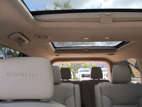 Used 2019 GMC Acadia Denali w/ Technology Package FWD image 24