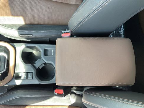 Used 2025 Subaru Forester Touring image 3