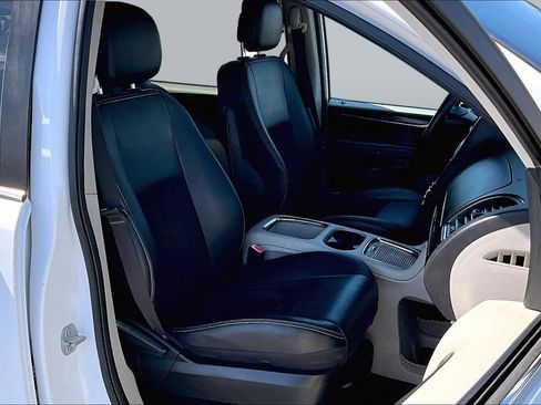 Used 2018 Dodge Grand Caravan SXT FWD image 7