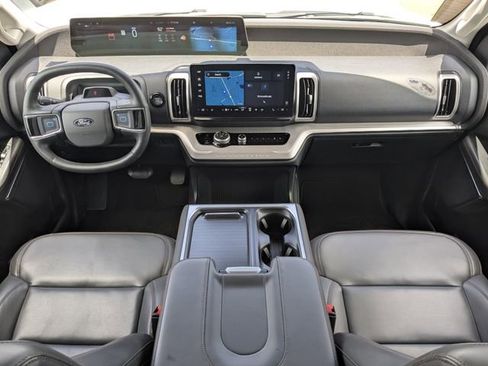 Used 2025 Ford Expedition Active AWD/4WD image 24