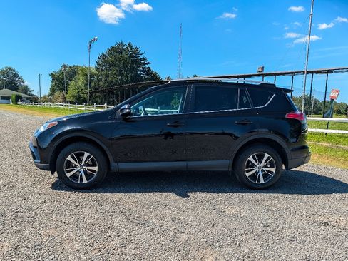 Used 2017 Toyota RAV4 XLE w/ Carpet Mat Package AWD/4WD image 9