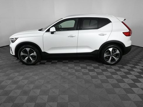 Used 2023 Volvo XC40 B5 Plus w/ Driver Assist Package image 3